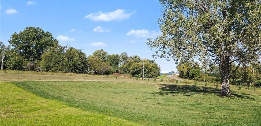 19920 NE F Highway, Smithville, MO 64089