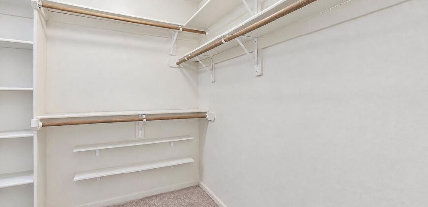 9921 N Highland Place, Kansas City, MO 64155