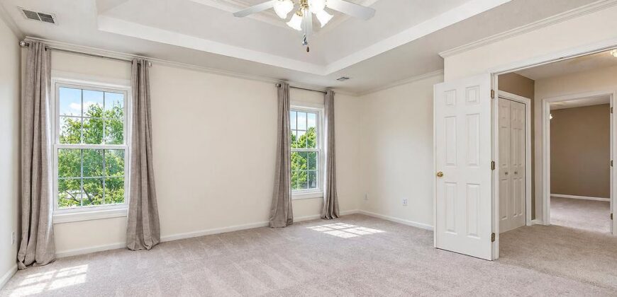 9921 N Highland Place, Kansas City, MO 64155