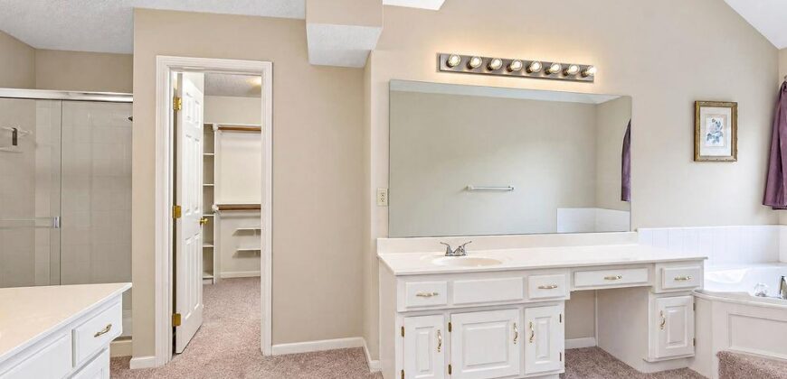 9921 N Highland Place, Kansas City, MO 64155