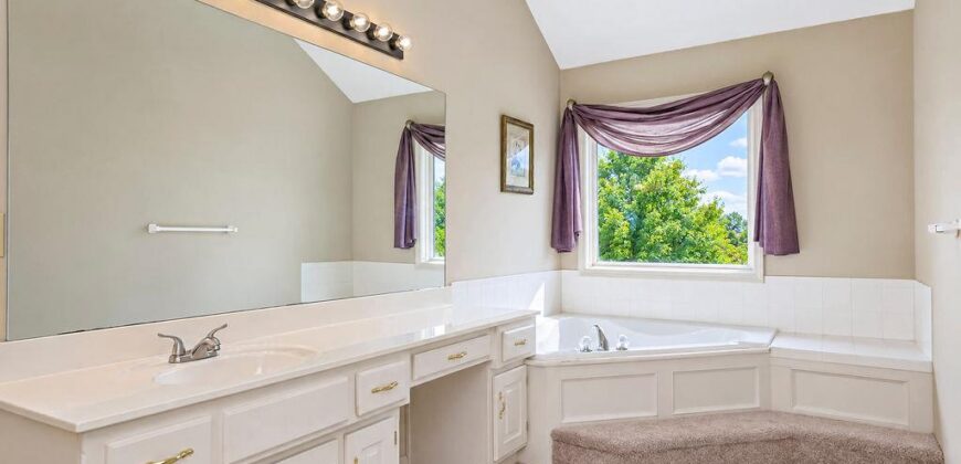 9921 N Highland Place, Kansas City, MO 64155