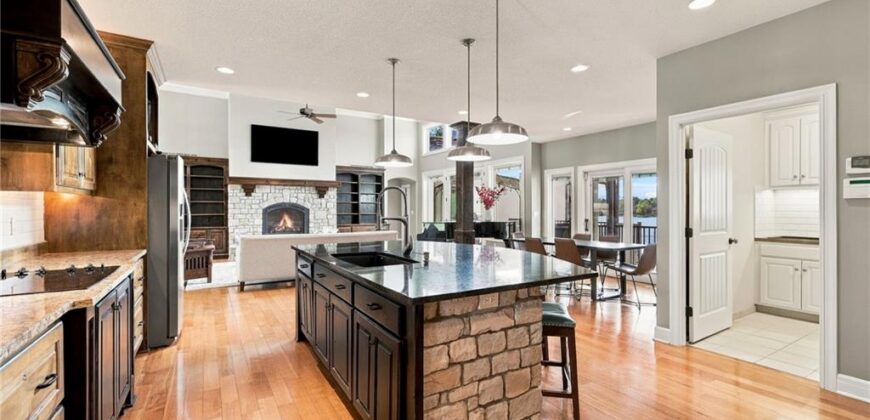 7810 NW Scenic Drive, Weatherby Lake, MO 64152