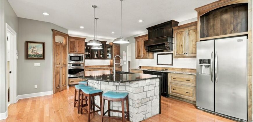 7810 NW Scenic Drive, Weatherby Lake, MO 64152
