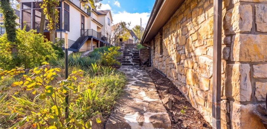 7810 NW Scenic Drive, Weatherby Lake, MO 64152