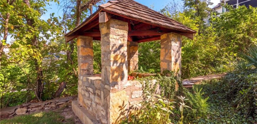 7810 NW Scenic Drive, Weatherby Lake, MO 64152