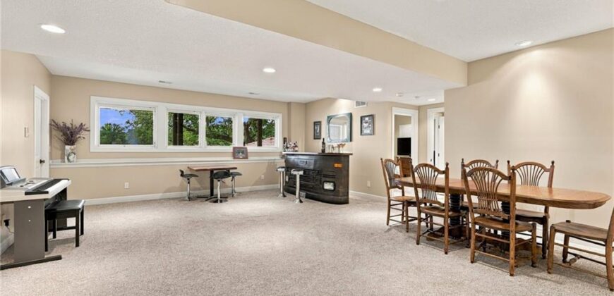 7810 NW Scenic Drive, Weatherby Lake, MO 64152