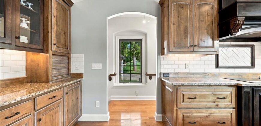 7810 NW Scenic Drive, Weatherby Lake, MO 64152