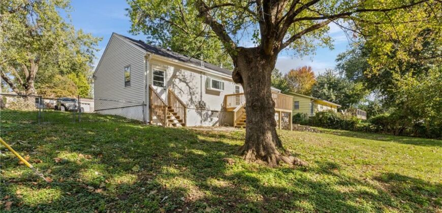 2403 NE Shady Lane Drive, Gladstone, MO 64118