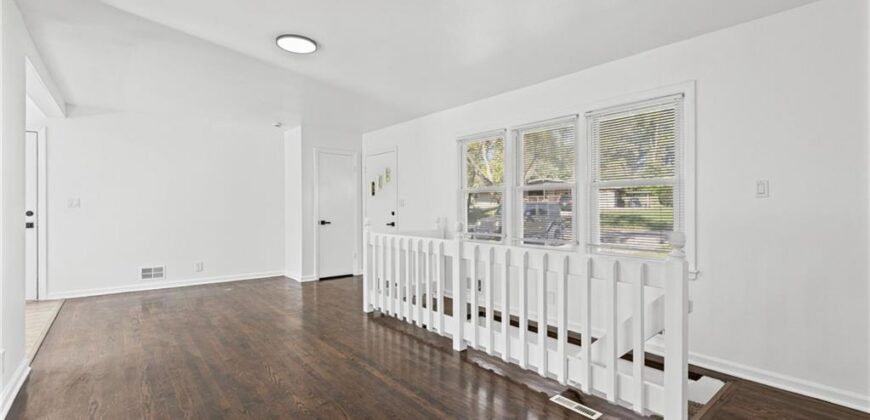 2403 NE Shady Lane Drive, Gladstone, MO 64118