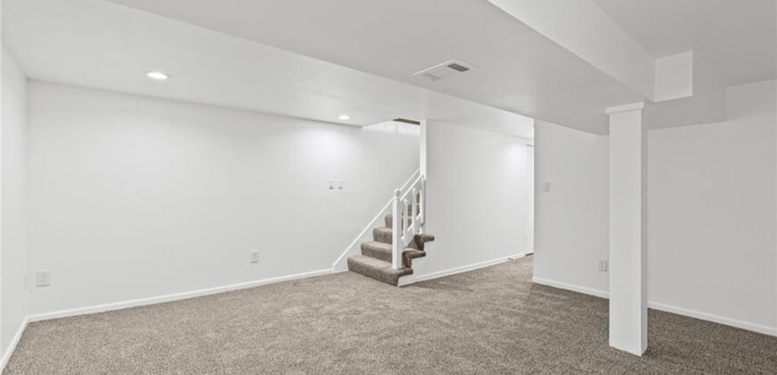 2403 NE Shady Lane Drive, Gladstone, MO 64118
