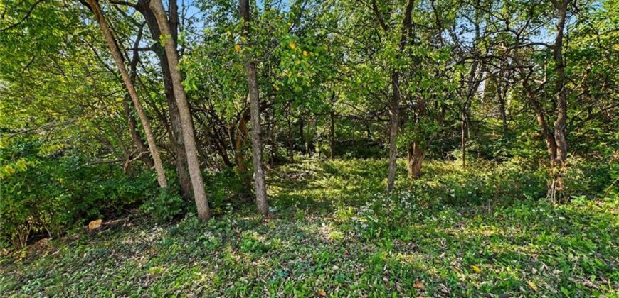 6482 NW Valley Drive, Kansas City, MO 64152