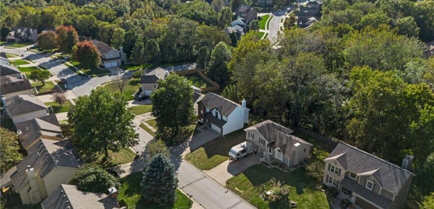 6482 NW Valley Drive, Kansas City, MO 64152