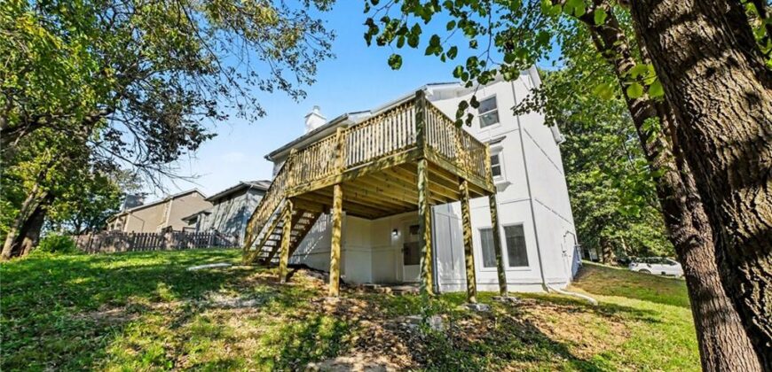 6482 NW Valley Drive, Kansas City, MO 64152