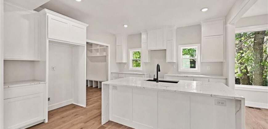 5514 NW Verlin Drive, Parkville, MO 64152
