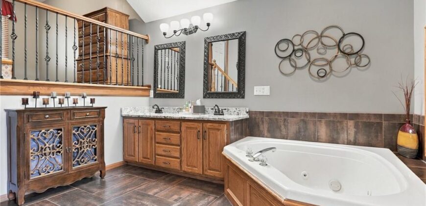 1718 Aspen Lane, Excelsior Springs, MO 64024