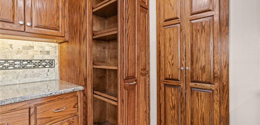 1703 NE 181st Terrace, Smithville, MO 64089