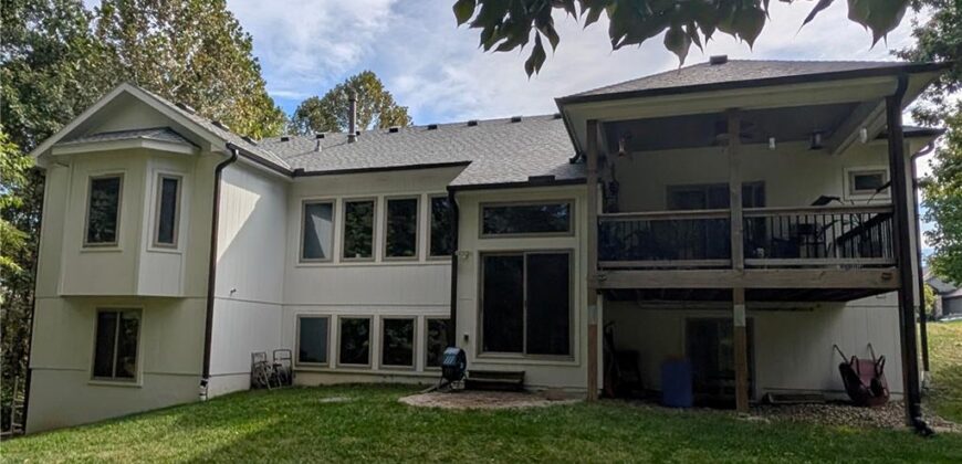 8024 NW Roberts Road, Weatherby Lake, MO 64152