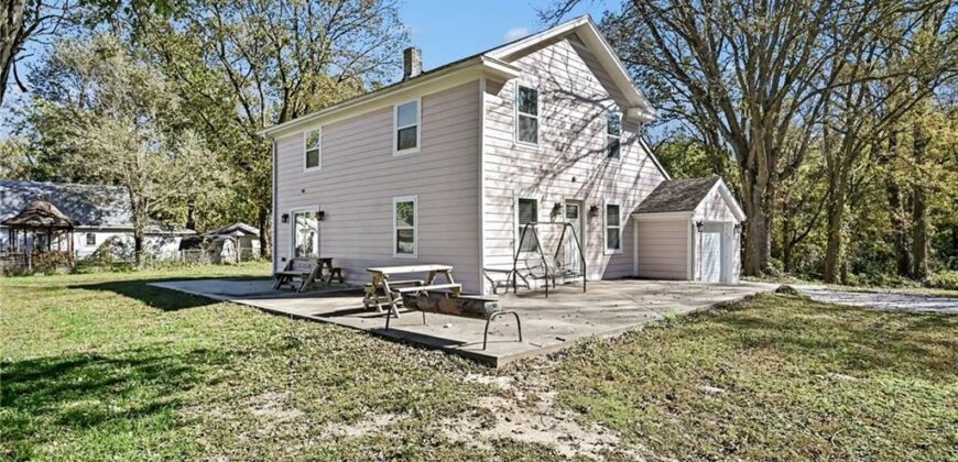190 4th Street, Holt, MO 64048