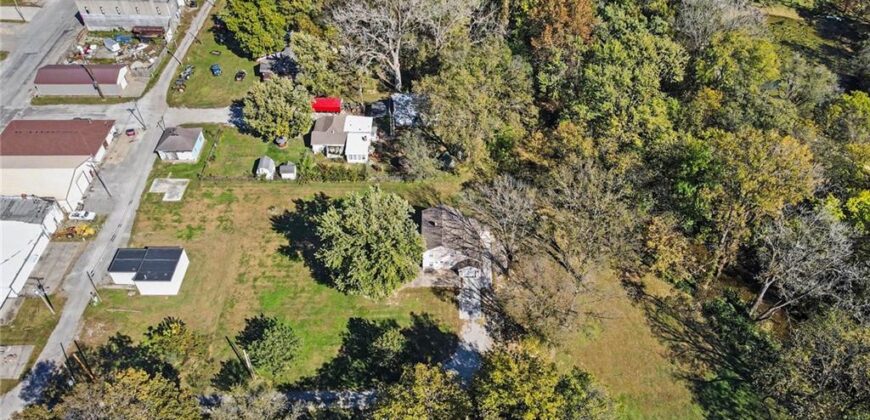 190 4th Street, Holt, MO 64048