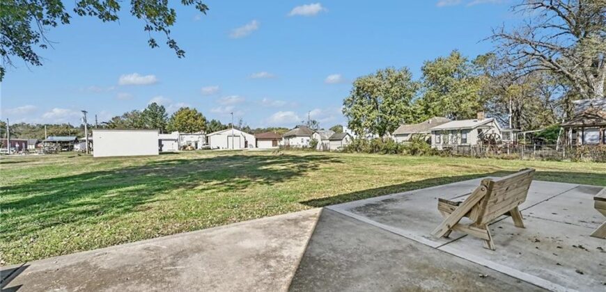 190 4th Street, Holt, MO 64048