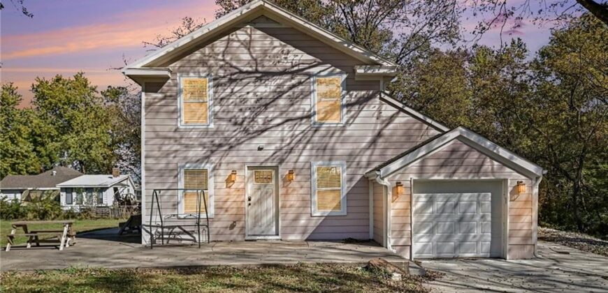 190 4th Street, Holt, MO 64048