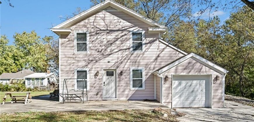 190 4th Street, Holt, MO 64048