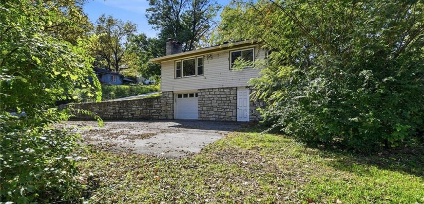 2216 NE 39th Terrace, Kansas City, MO 64116
