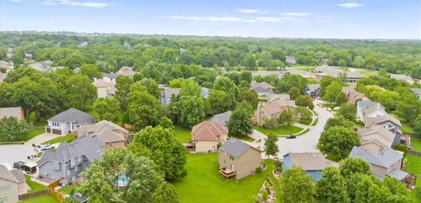 9400 N Campbell Court, Kansas City, MO 64155