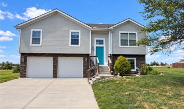 18308 Rock Ridge Street, Smithville, MO 64089