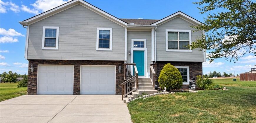 18308 Rock Ridge Street, Smithville, MO 64089