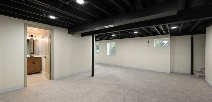 6813 N Tracy Avenue, Gladstone, MO 64118