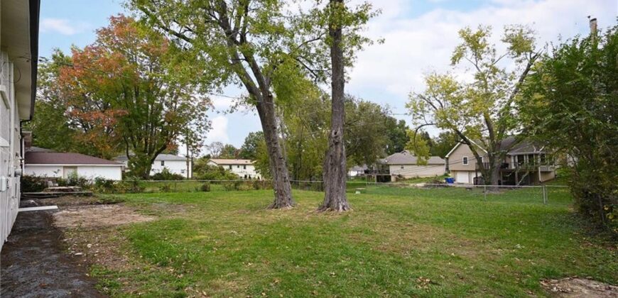 6813 N Tracy Avenue, Gladstone, MO 64118