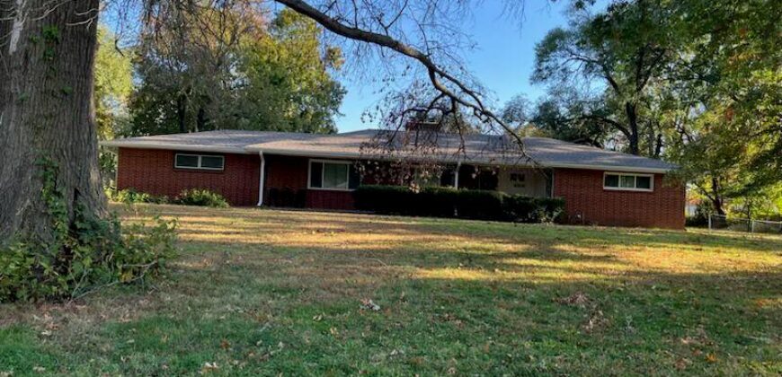 6305 NW Crystal Pool Drive, Platte Woods, MO 64151