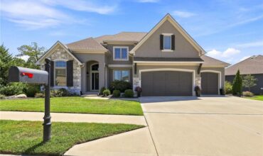 13559 Terrace Park Drive, Parkville, MO 64152