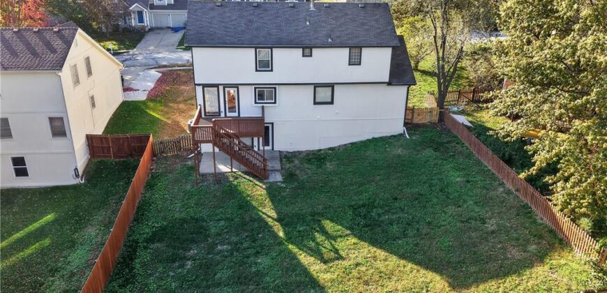 6529 NW Hidden Valley Road, Kansas City, MO 64152