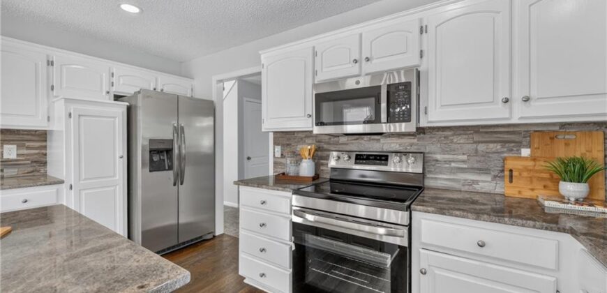 6529 NW Hidden Valley Road, Kansas City, MO 64152