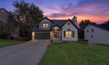 6529 NW Hidden Valley Road, Kansas City, MO 64152