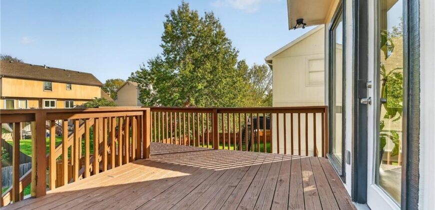 6529 NW Hidden Valley Road, Kansas City, MO 64152