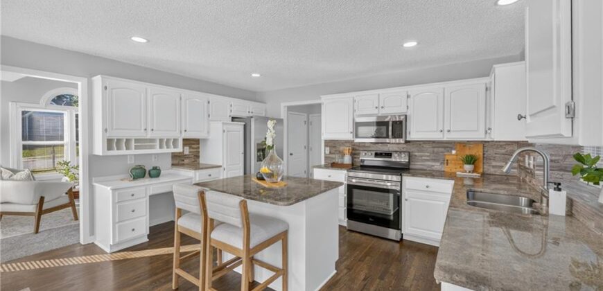 6529 NW Hidden Valley Road, Kansas City, MO 64152