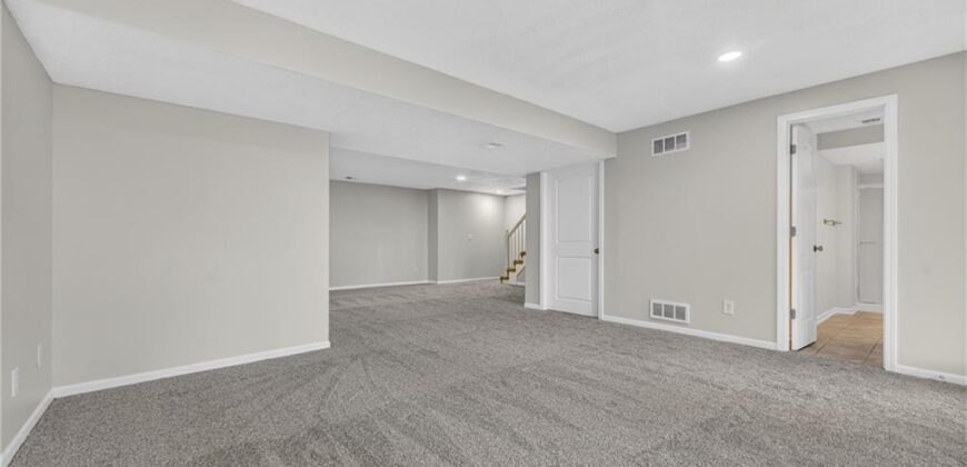 6529 NW Hidden Valley Road, Kansas City, MO 64152