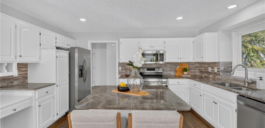 6529 NW Hidden Valley Road, Kansas City, MO 64152