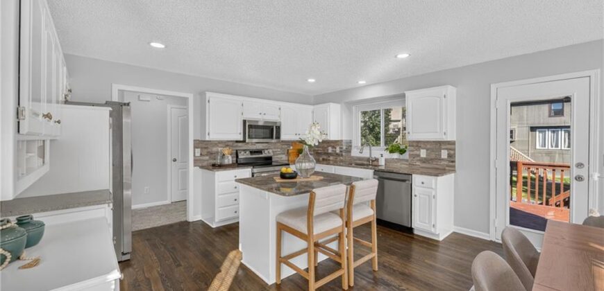 6529 NW Hidden Valley Road, Kansas City, MO 64152