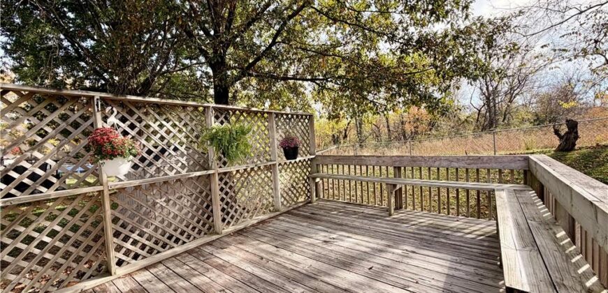 8421 NW 68th Street, Parkville, MO 64152