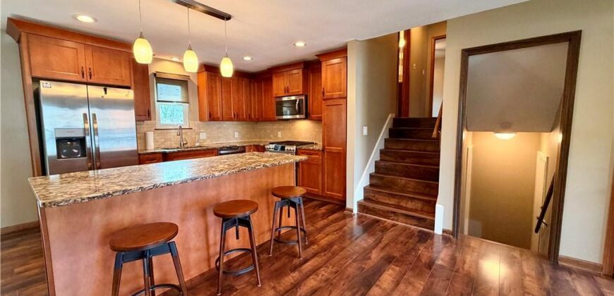8421 NW 68th Street, Parkville, MO 64152