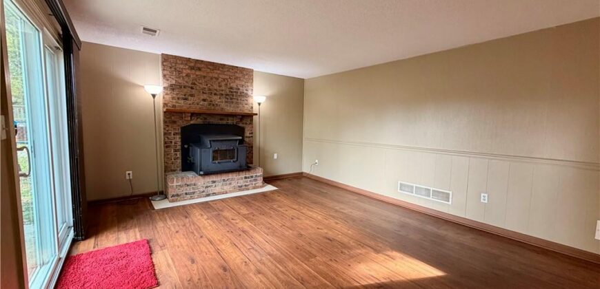 8421 NW 68th Street, Parkville, MO 64152