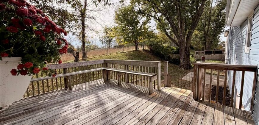 8421 NW 68th Street, Parkville, MO 64152