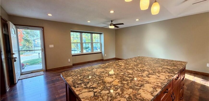 8421 NW 68th Street, Parkville, MO 64152