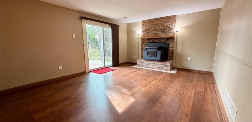 8421 NW 68th Street, Parkville, MO 64152