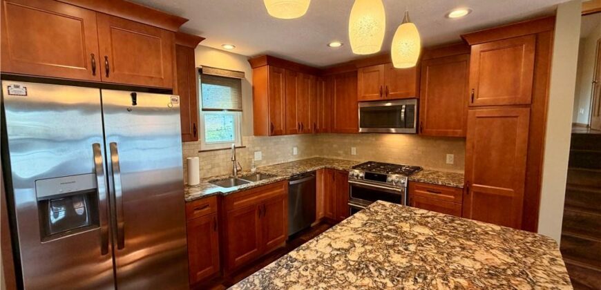 8421 NW 68th Street, Parkville, MO 64152
