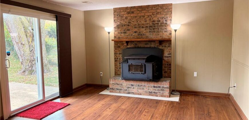 8421 NW 68th Street, Parkville, MO 64152